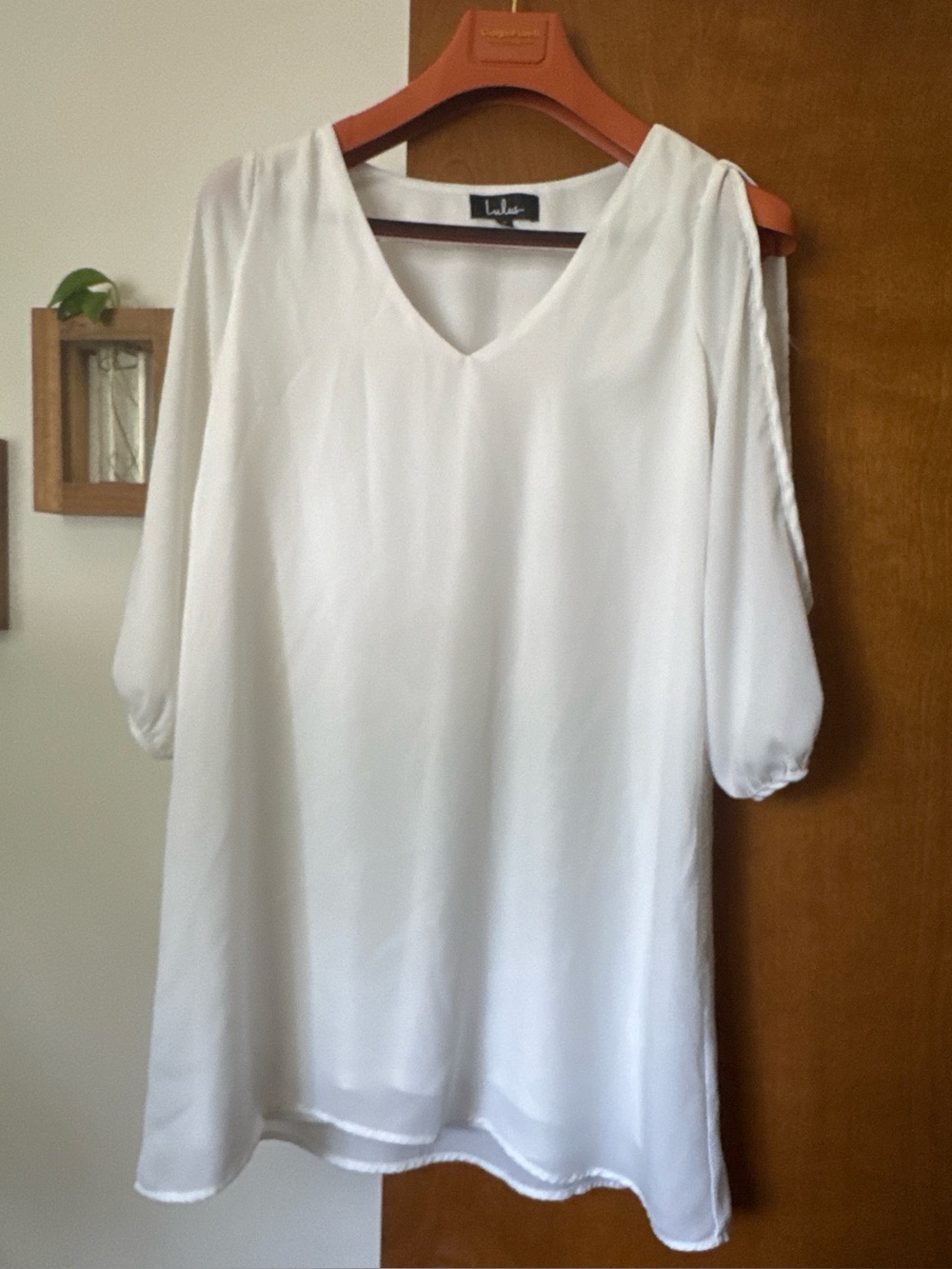 White short dress with 3/4 sleeves